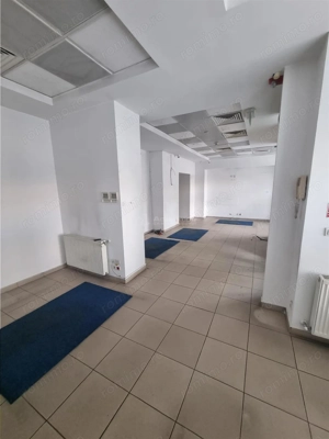 Spatiu comercial central  fost Sediu Banca Alphabank - imagine 8