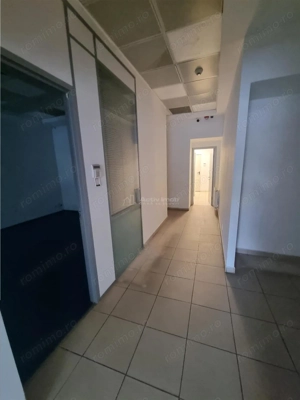Spatiu comercial central  fost Sediu Banca Alphabank - imagine 12