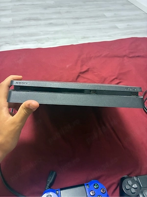 Vand playstation 4 + 2 controllere + Jocurile FIFA 21,22,23