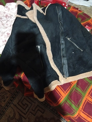 Vând geaca unisex noua 