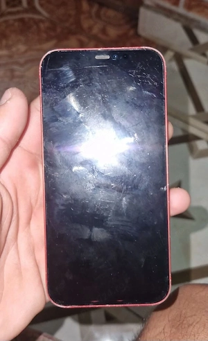 Vând iPhone 12 pentru piese 