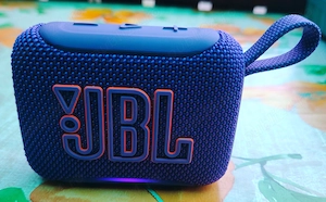 Boxă Bluetooth 6.0 nouă redă 8 ore, joc lumini, rezistenta la praf si apă
