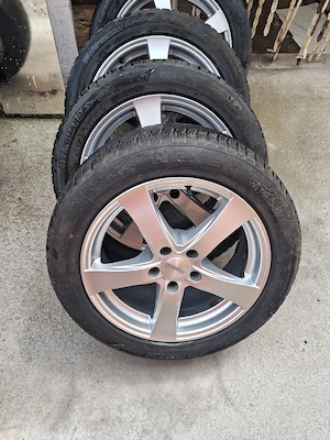 vind genti aluminiu cu cauciucurii pe ele