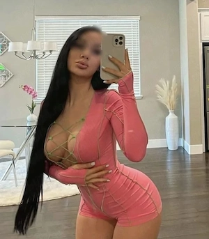 Bună prima oară care lucrez pe România ,garantez pozele 100% bruneta sexy siliconata ,pasională !