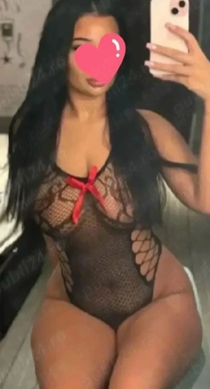 Bună azi am ajuns brunetă bronzată nu lucrez cu sictir,îmi place să îmbin plăcutul cu utilul kiss!
