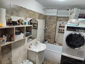 Vând apartament cu doua camere zona Bucium vizavi de pensiunea Novis  - imagine 9