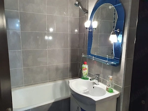 Închiriez apartament 