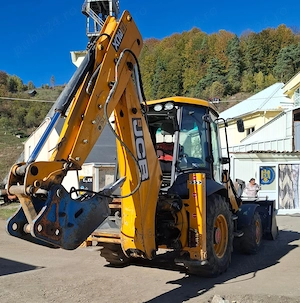 Inchiriez buldoexcavator Valea Jiului