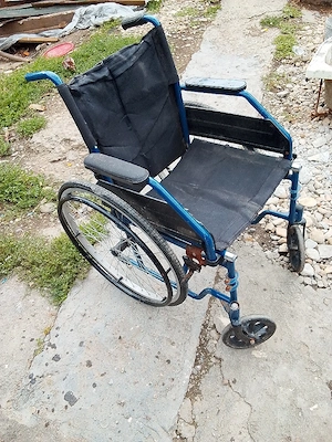 scaun cu rotile