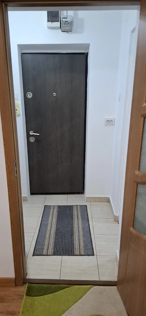 închiriez garsoniera 