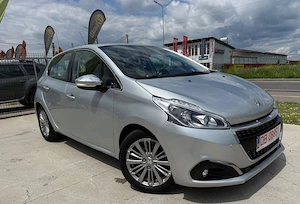 Peugeot 208 1.2 L PureTech Turbo S&S EAT6 Allure - imagine 2