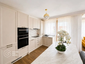 Apartament premium, zona Subcetate, 3 camere, 2 bai, loc parcare, sala, piscina - imagine 6