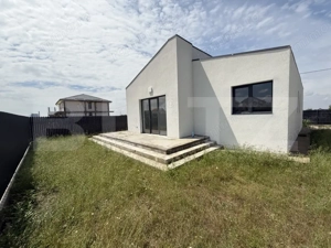 Casa pe parter cu un design deosebit, zona nordica / Simnicul de Jos - imagine 3