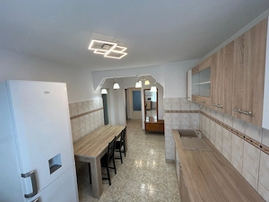Proprietar inchiriez apartament 3 camere Brasov G-ral Mociulschi 9 - imagine 2
