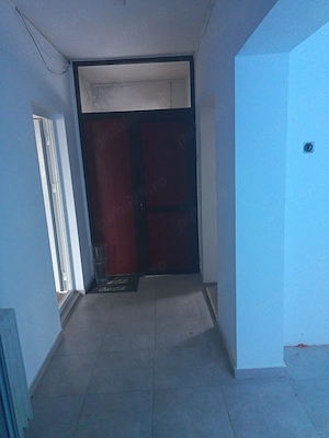 De închiriat: Hală producție  depozitare  281 mp (Zona Socola - Poitiers),la 5 euro  mp  - imagine 8