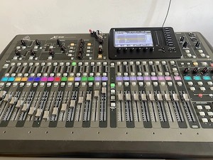 De vânzare mixer digital Behringer  X32 FullFrame (consola digitală)