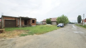 Casă la roșu, cu 4 dormitoare, P+M  în noul cartier din Curtici  - imagine 5