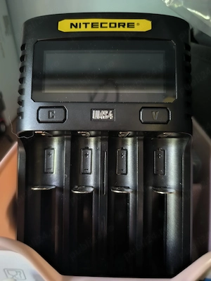 Incarcator Nitecore ums4