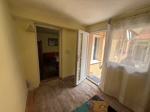 PROPRIETAR   Apartament 1 cameră la curte | Zonă de TOP (Str. Paris   Porumbeilor) | Potențial ETAJA