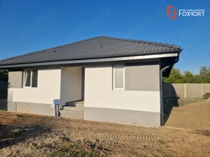 Casa individuala cu 3 camere si 656 mp teren, de vanzare in Sanmihaiu Roman