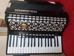 Acordeon Royal Standard 96 basi