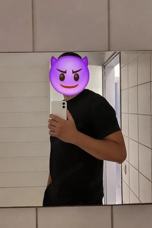 Tânăr, întâlniri doar cu doamne discrete  