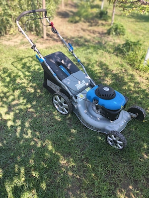 Mașina de tuns gazon Gude