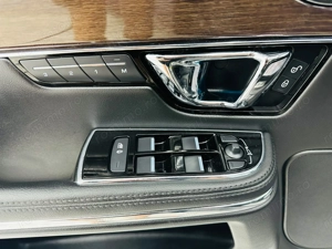 Jaguar XJ - imagine 12