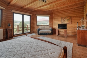 Casă din buștean rotund | 3.735 mp teren | La 30 km de Brașov - imagine 18