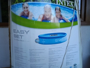 vind piscină cu colac gomflabil