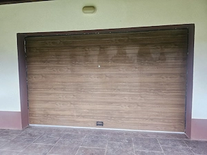Vand ușă garaj în stare foarte bună 