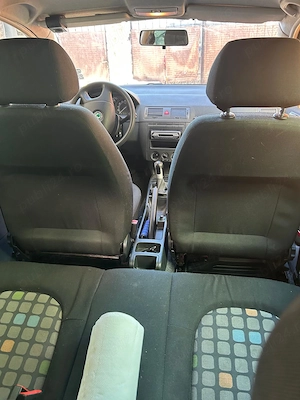 Vand URGENT Skoda Fabia ,1.2 benzina , an 2006 , km 77000 reali ,1300 euro negociabil  - imagine 5