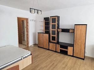 Închiriez Garsoniera Policlinica Titan, Etaj 1