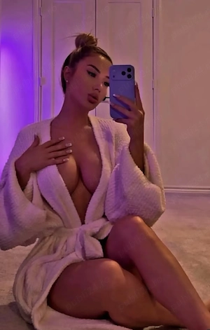 Claudia domnișoara sensuala
