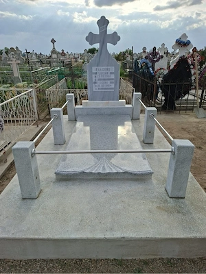 Tuburi și Monumente funerare