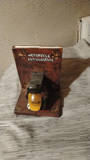 Vand Figurină decorativă cu felinar miniatural