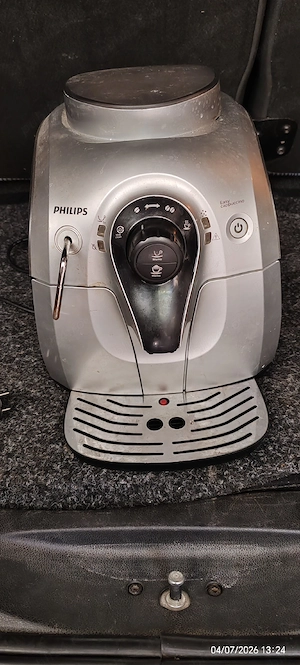 Espressor de cafea Philips cu râșniță încorporată.