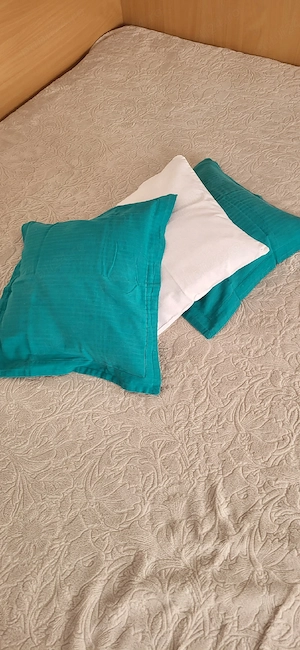 Set pernite fantezii umplute cu fulgi de gaina