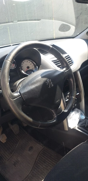 Dezmembrez Peugeot207 sw. 
