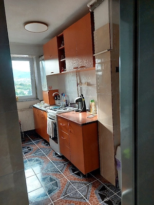 vand apartament semidecomandat etaj 46000 de mi euro