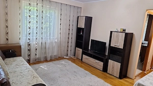 Închiriez apartament cu 2 camere
