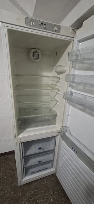 Urgent !!! Vand combina frigorifica Whirlpool perfect functionala cu 2 compresoare
