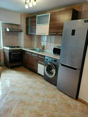 închiriez apartament cu doua camere  - imagine 5