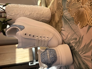 Adidași noi unisex 