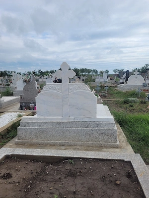 S.C.YUSY27 S.R.L. Monumente funerare
