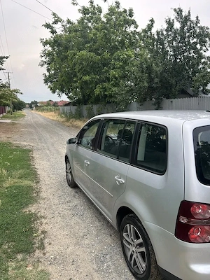 Volkswagen Touran - imagine 4