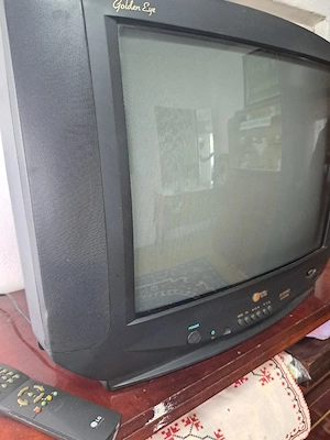 Vând TV marca LG
