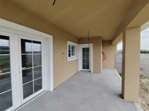 Duplex despartit prin C.T. - dormitor la parter - 3 bai - zona excelenta - imagine 3