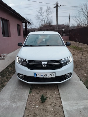 Vănd Dacia Sandero albă îngrijită economică și fiabilă