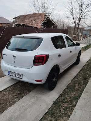 Vănd Dacia Sandero albă îngrijită economică și fiabilă - imagine 2